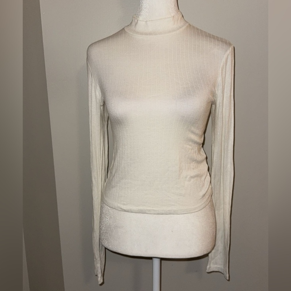 White long sleeve crop top